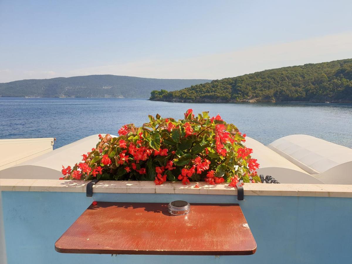 Bed and Breakfast Sobe Mamalu Valun Exterior foto